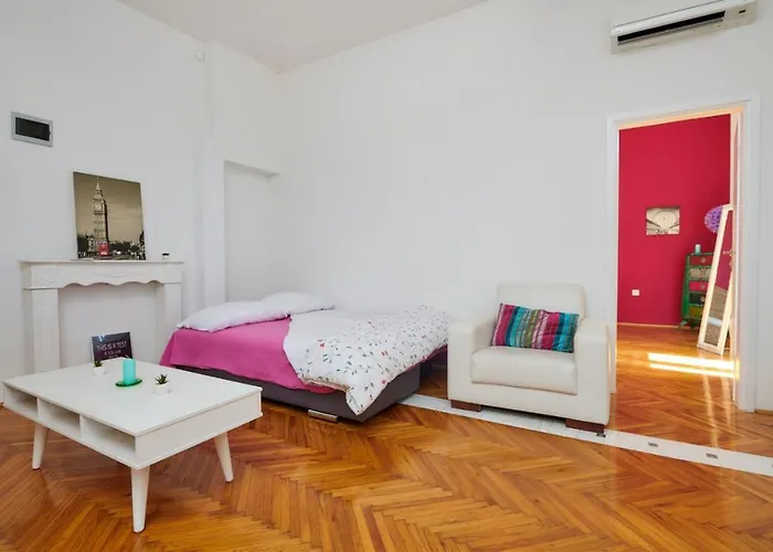 Excellent City In Antic Apartman