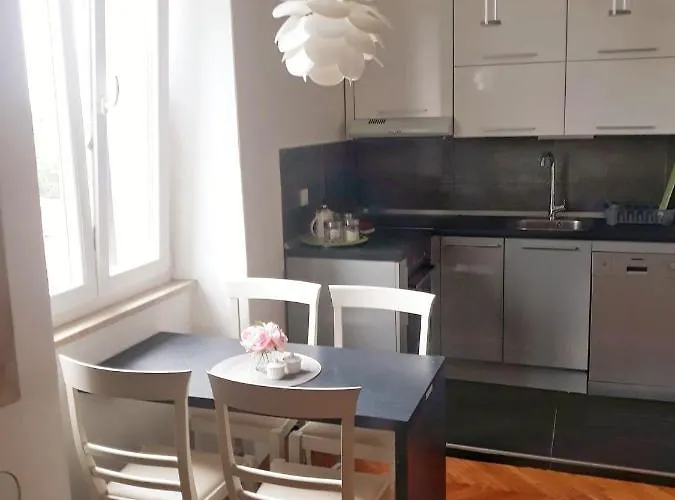 Excellent City In Antic * Póla